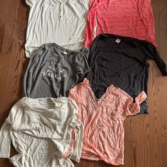 Assorted Women's Long Sleeve Tops - Picture 1 of 1